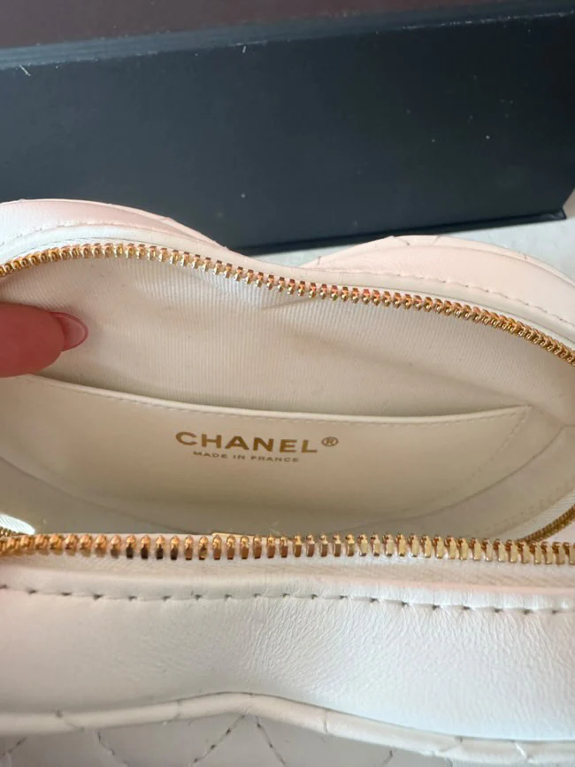 Chanel 22SS White Heart Bag Small size - Image 5