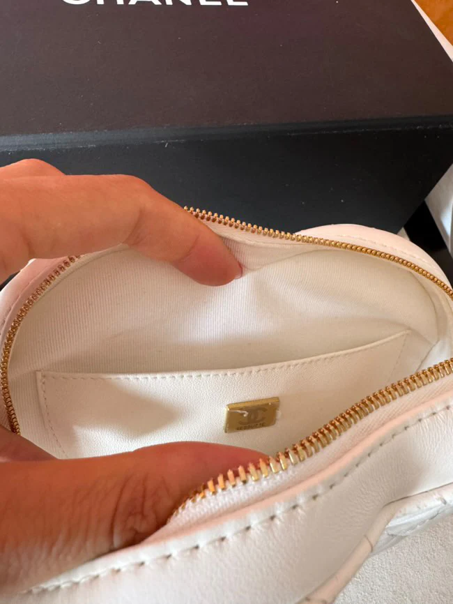 Chanel 22SS White Heart Bag Small size - Image 6