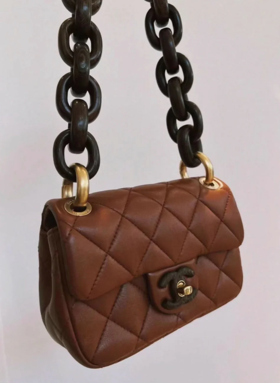 CHANEL 23A BROWN leather WOOD hardware MINI RECTANGULAR FLAP BAG - Image 3