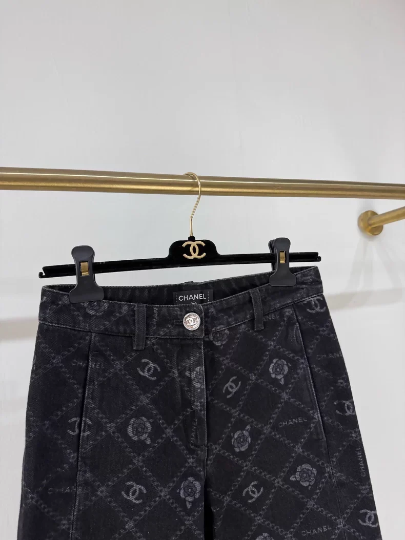 Chanel 23A Black Camellia Jeans - Image 2