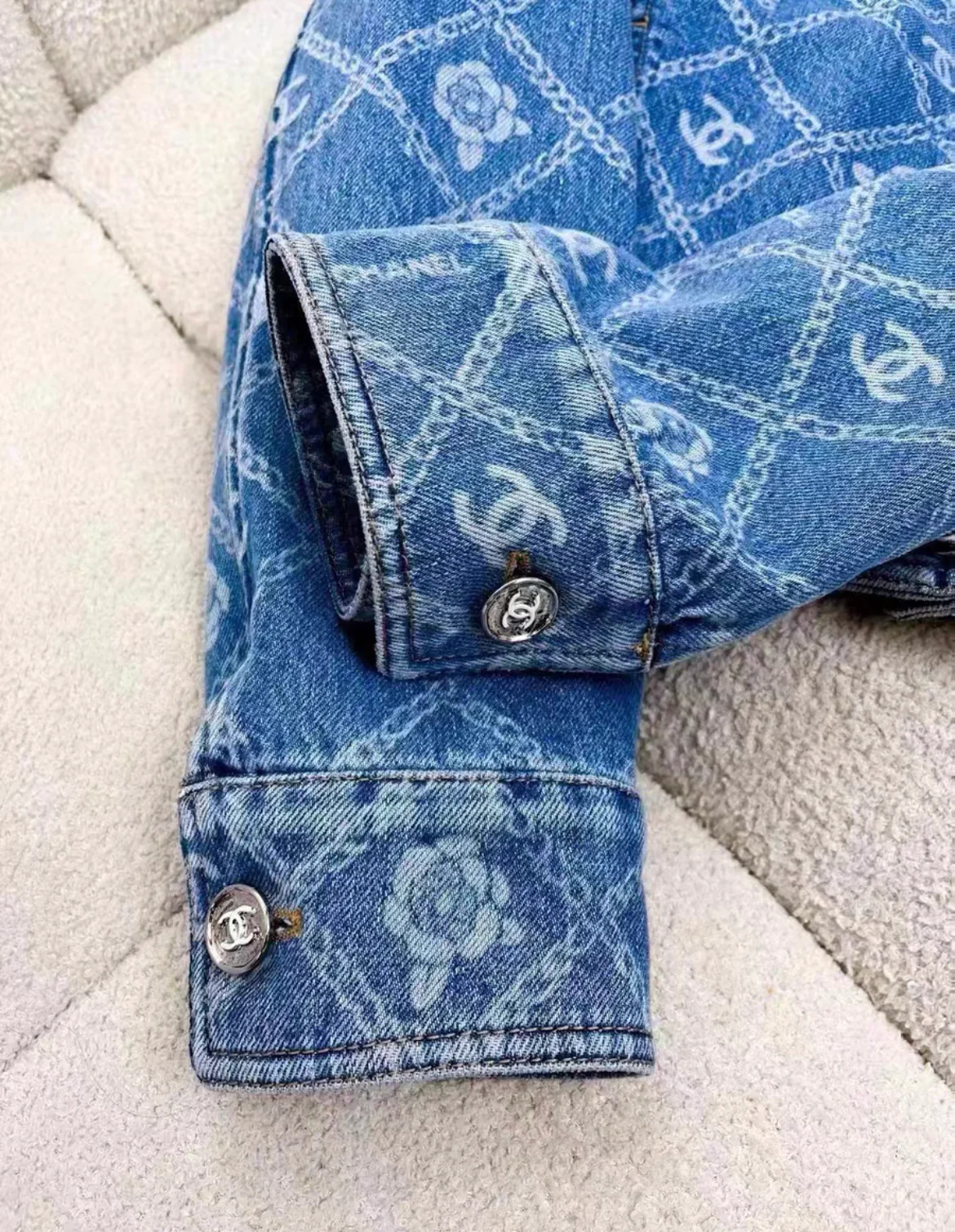 Chanel 23A Blue Jeans Denim Jacket CC Logo camellia Flower Print Size 38 - Image 4
