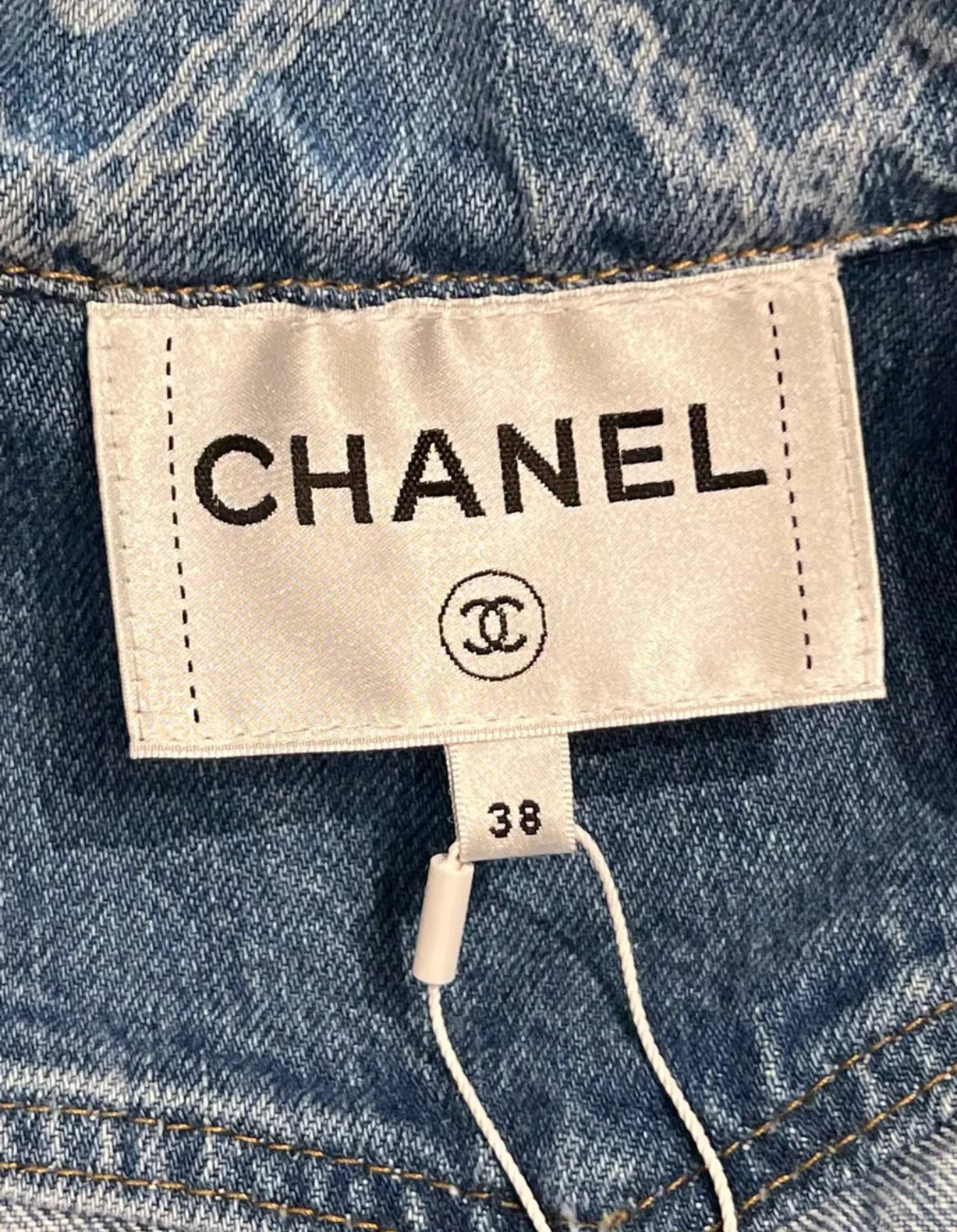 CHANEL 23A BLUE JEANS DENIM JACKET CC LOGO CAMELLIA FLOWER PRINT SIZE 38 - Image 2