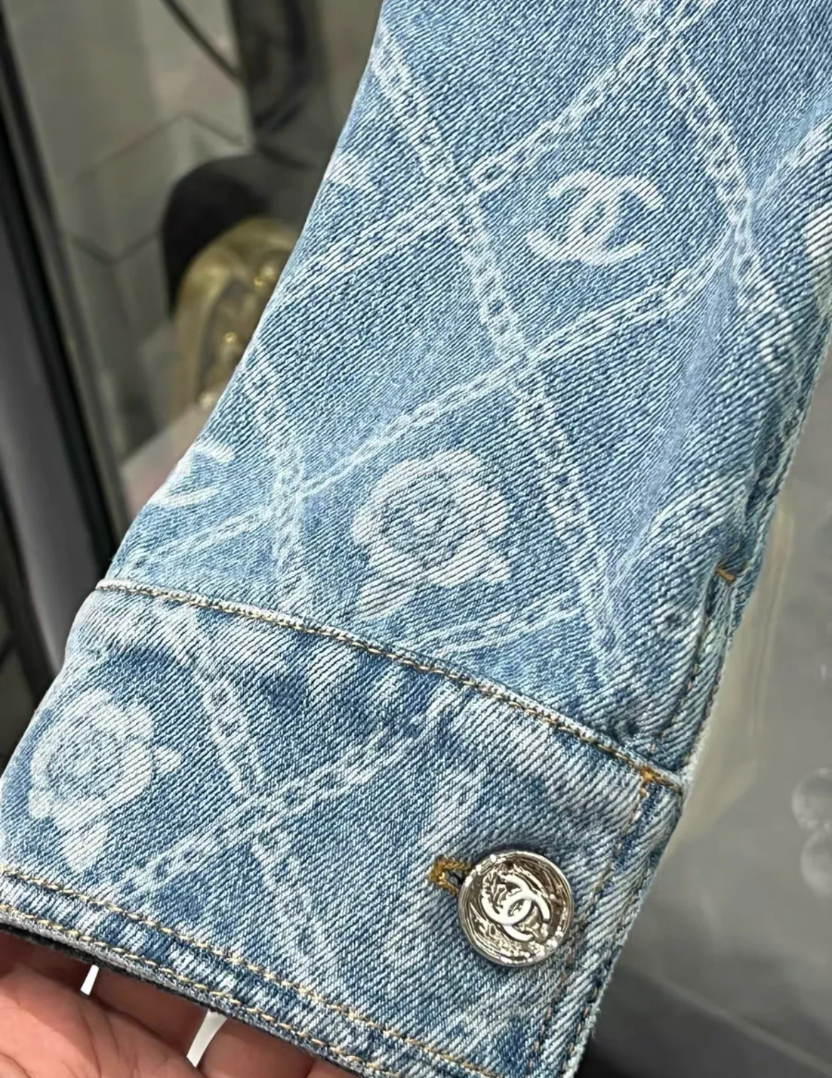 CHANEL 23A BLUE JEANS DENIM JACKET CC LOGO CAMELLIA FLOWER PRINT SIZE 38 - Image 3