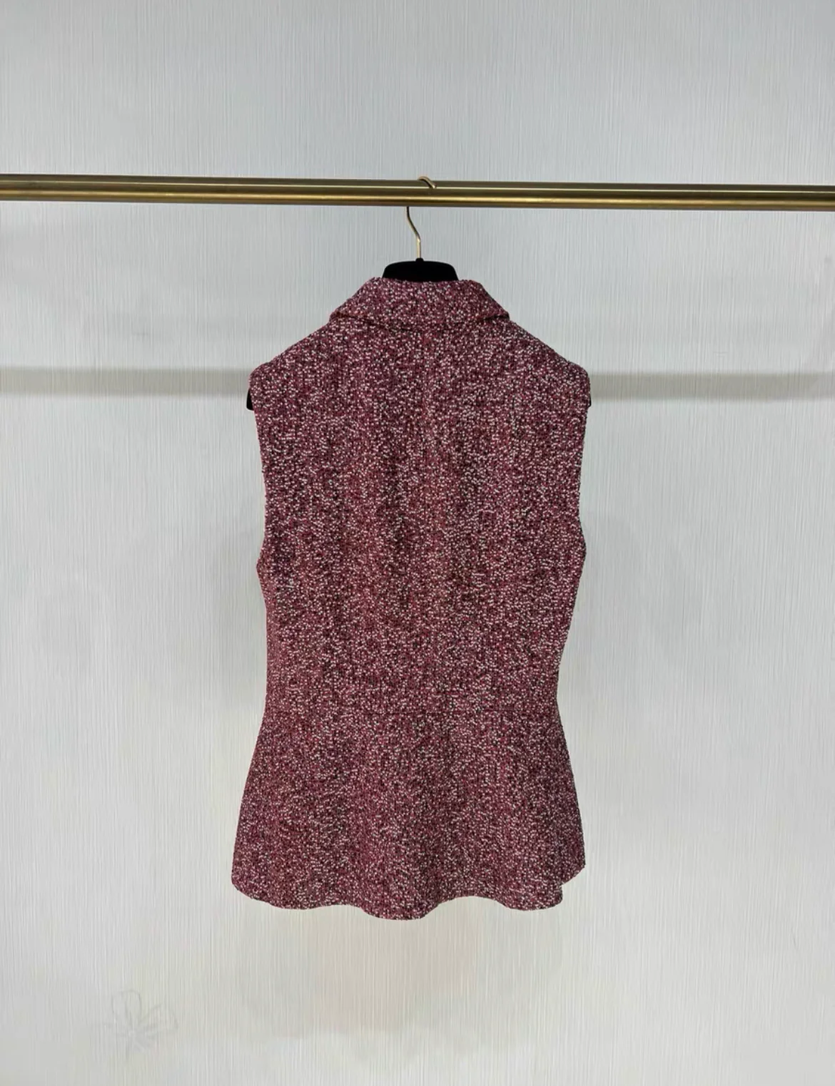 Chanel 23A burgundy tweed vest size 34 - Image 4