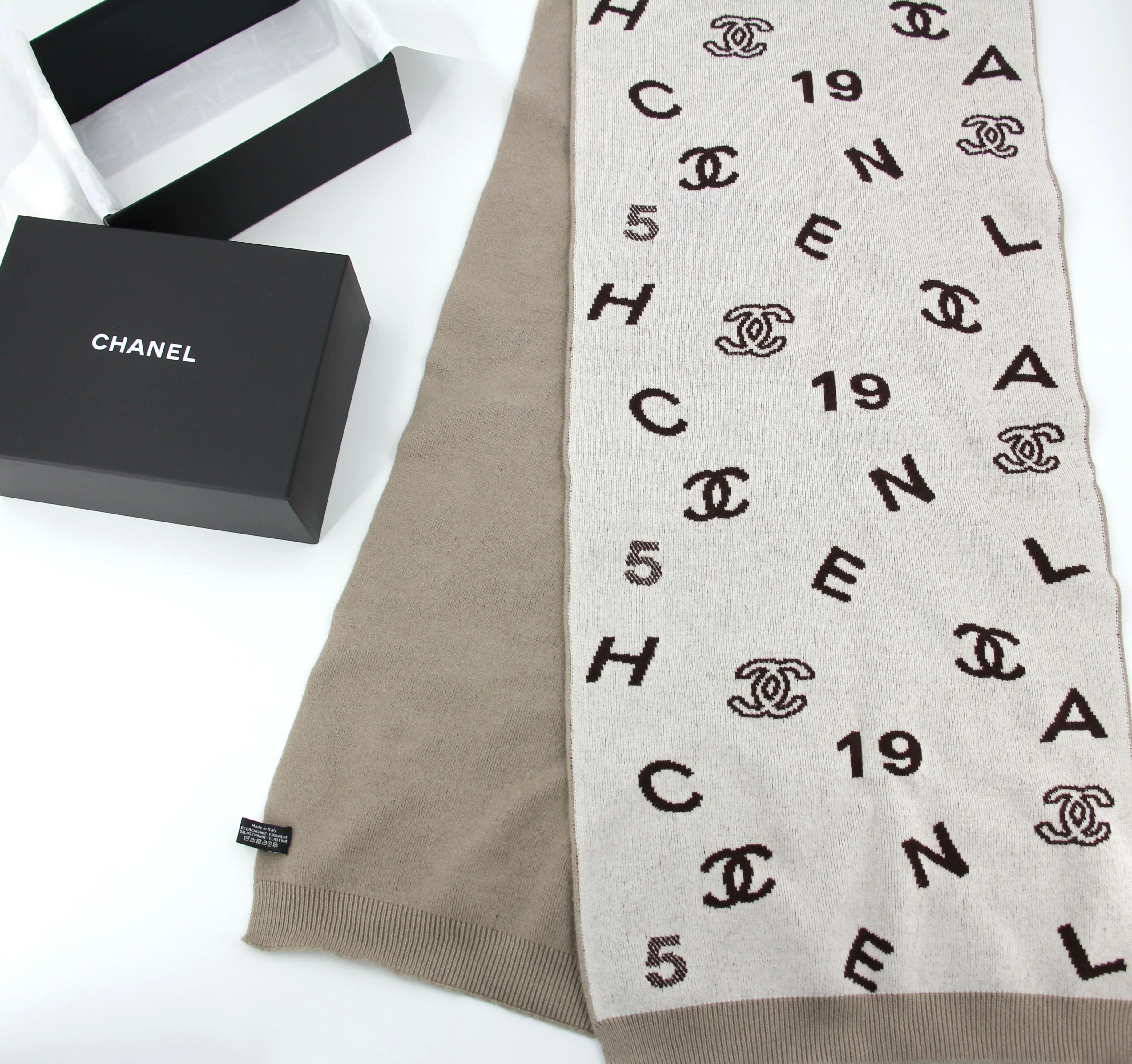 Chanel 23A Cotton Knitted Beige No.5 CC logo Scarf - Image 2