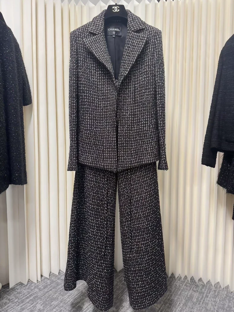 Chanel 23A tweed jacket & pant set - collector's item - Image 2