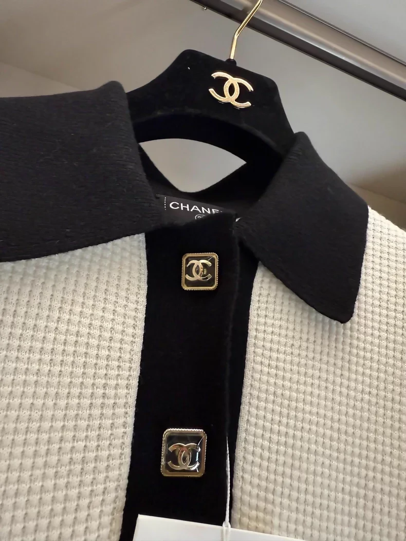 Chanel 23A white & black cashmere dress - Image 2