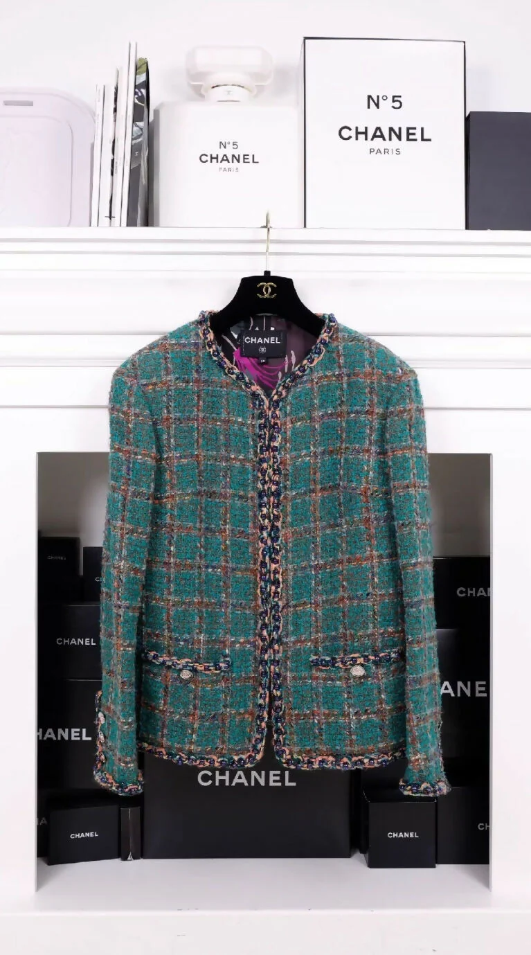 Chanel 23A green tweed two-pocket jacket