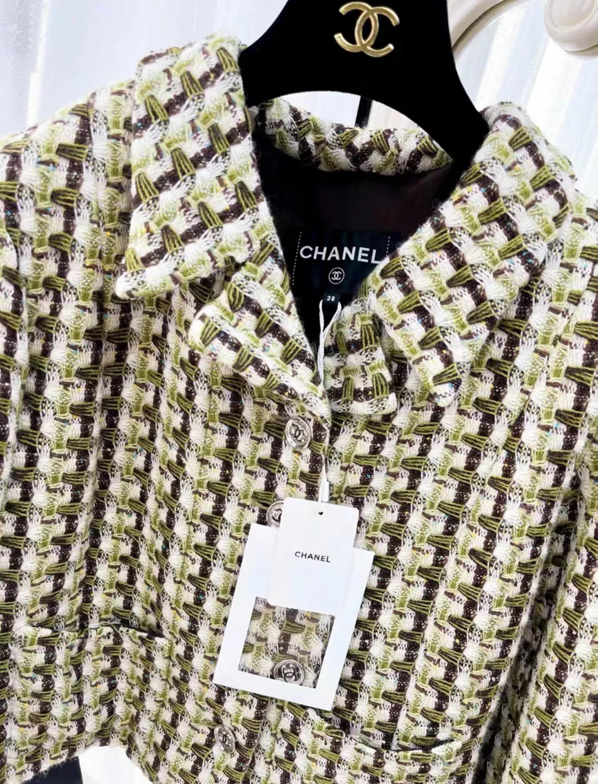 Chanel 23A ecru, khaki and brown tweed jacket size 38 - Image 2