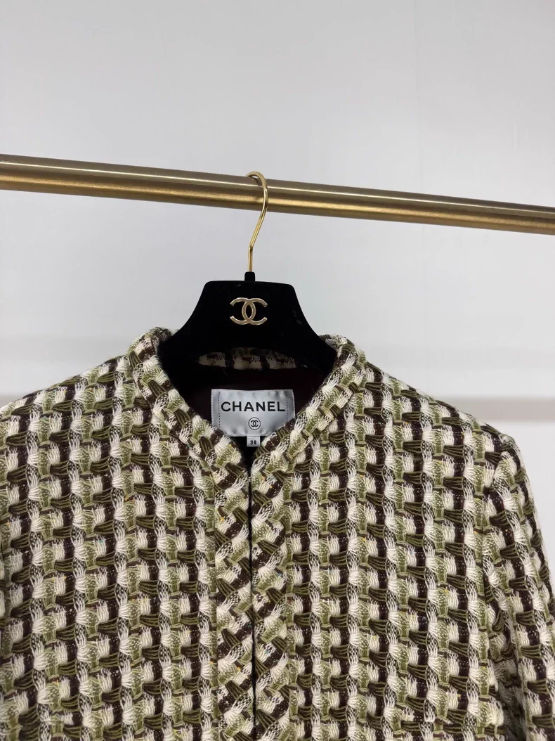 Chanel 23A green tweed jacket - Image 2