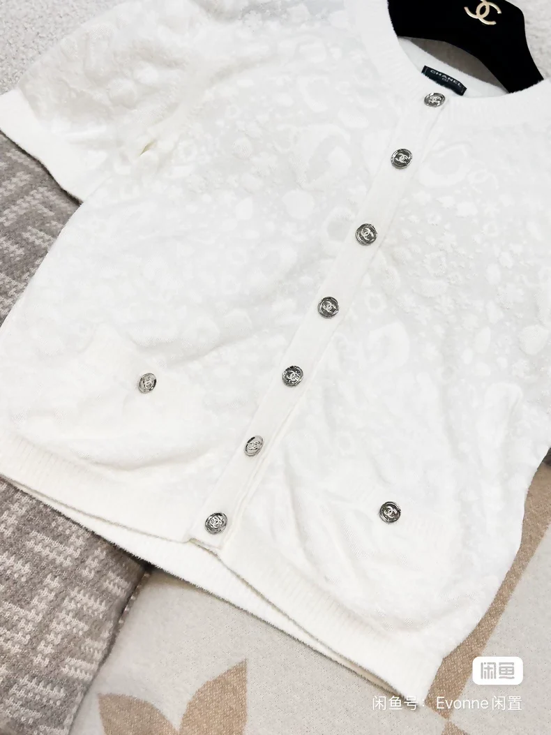 Chanel 23A white camellia cardigan - Image 2