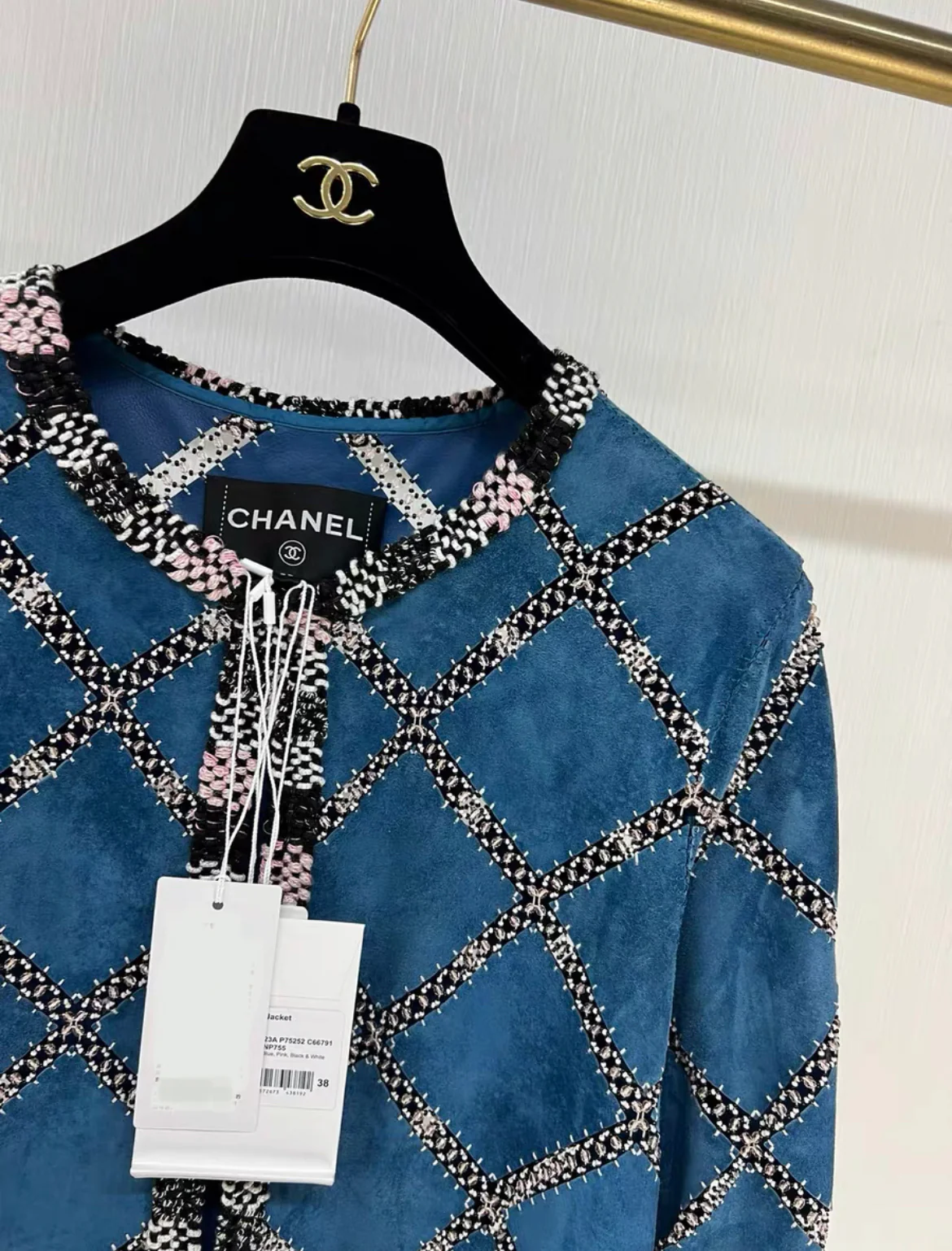 Chanel 23A Jacket in Calfskin Embroidered with imitation Pearls Blue, Pink, Black & white size 38 - Image 2