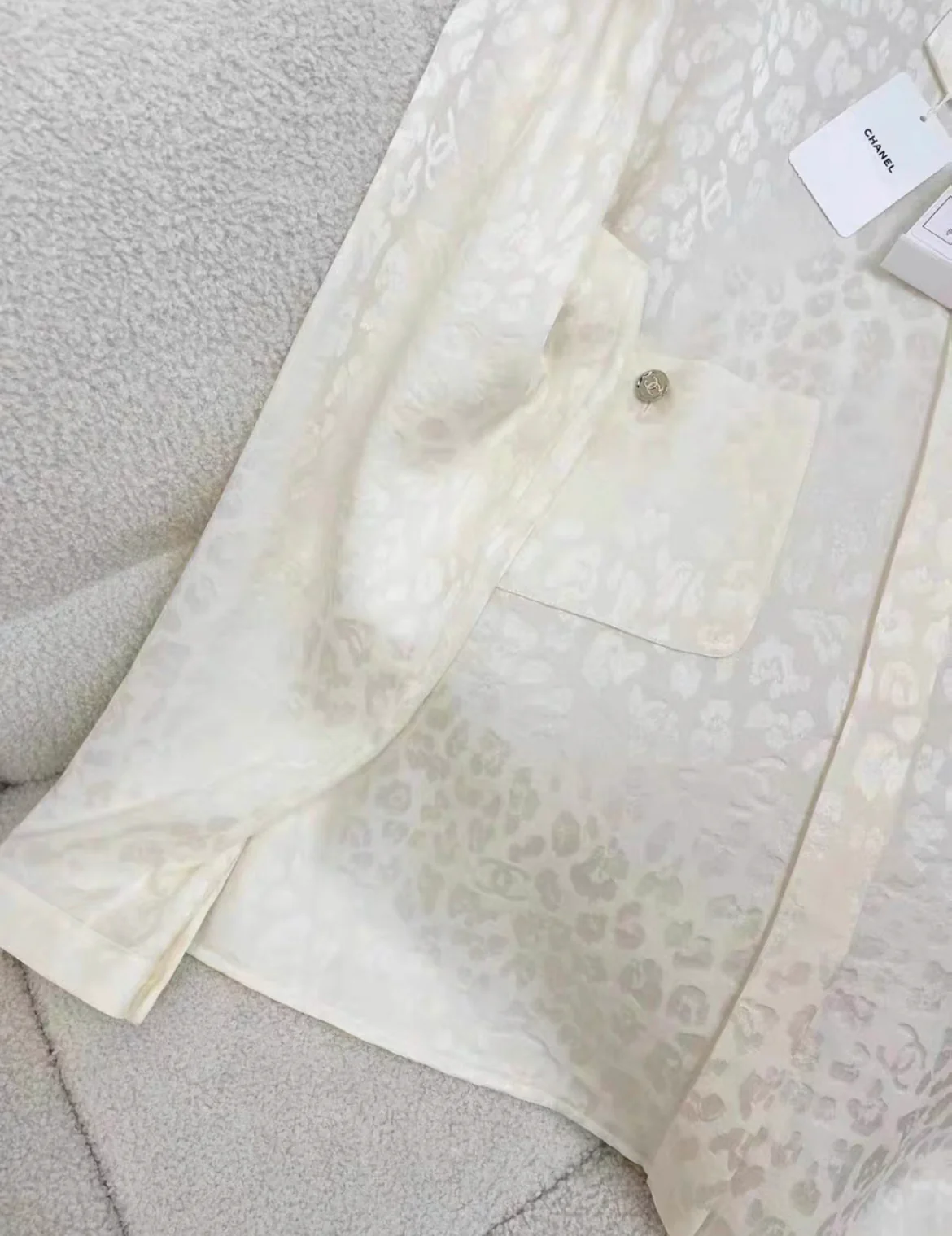 Chanel 23A white Blouse size 38 - Image 3