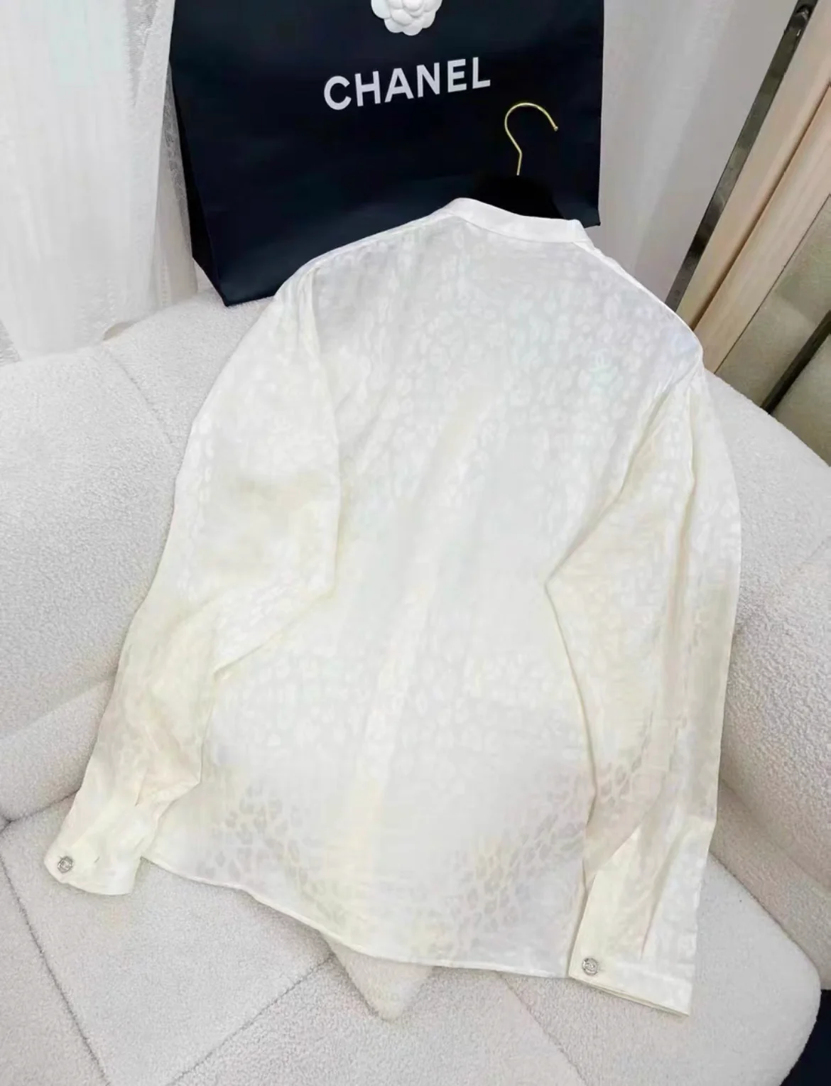 Chanel 23A white Blouse size 38 - Image 4
