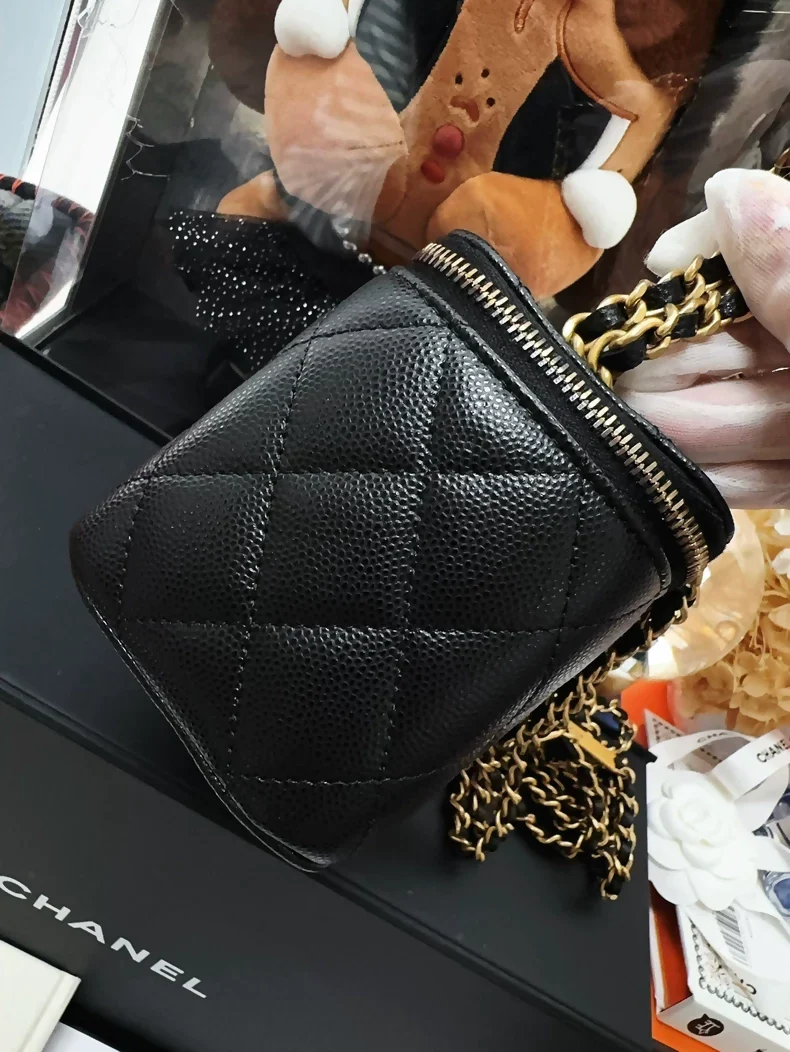 Chanel 23B black and gold lychee leather vanity bag with letter chain strap - Image 3