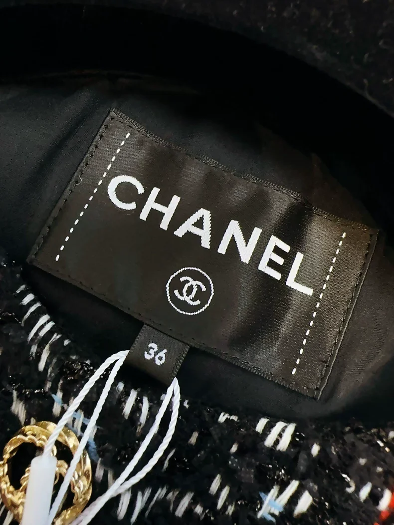 Chanel 23b black tweed jacket - Image 6