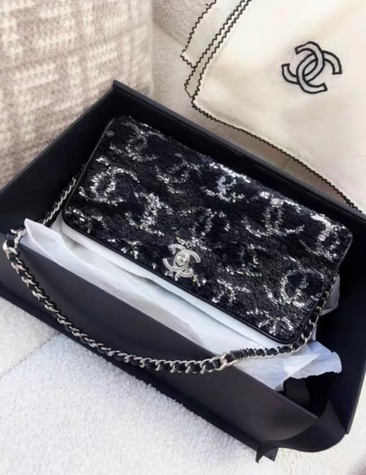 Chanel 23B Black Sequin Double CC flap bag - Image 4