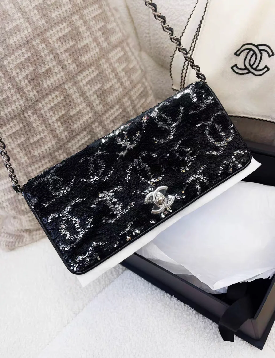 Chanel 23B Black Sequin Double CC flap bag - Image 5