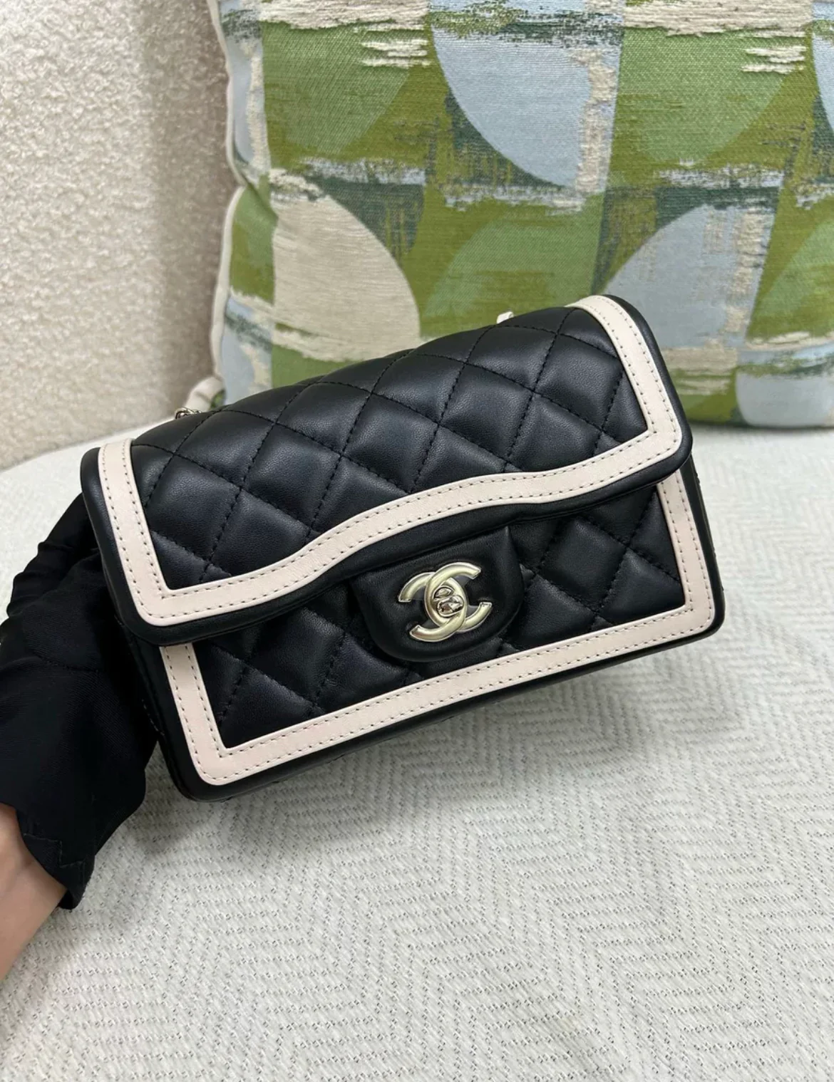 Chanel 23B black & white mini flap bag - Image 2