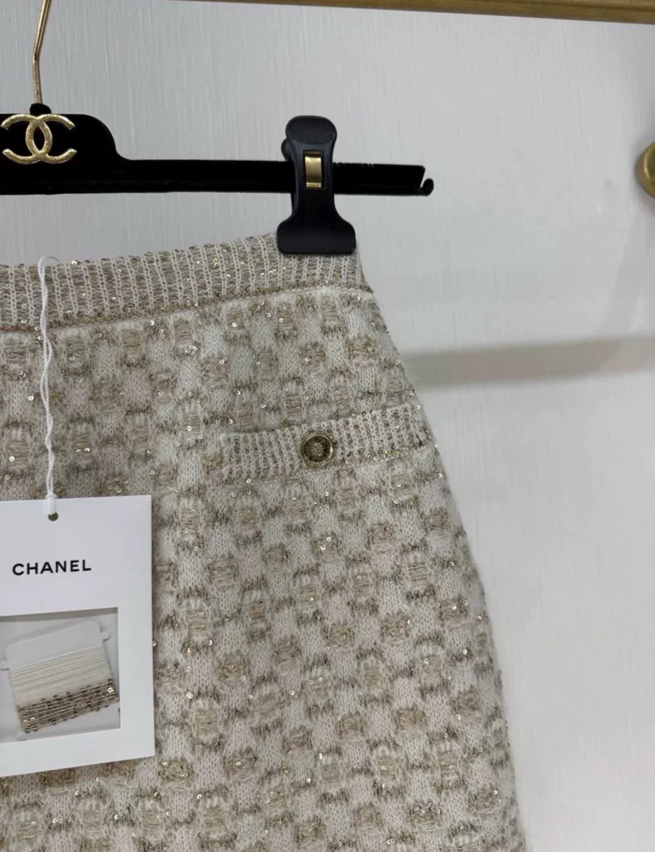 Chanel 23B ecru tweed skirt - Image 2