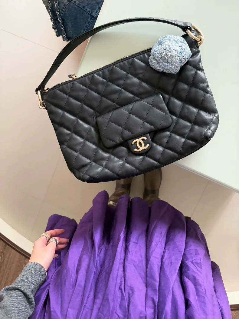 Chanel 23B hobo bag, black and gold, small size