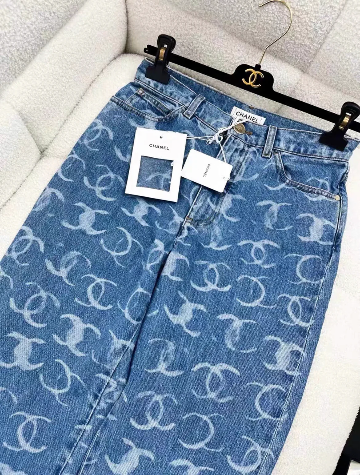 CHANEL 23B Logo Denim Sequin Pocket Jeans size 36 - Image 2
