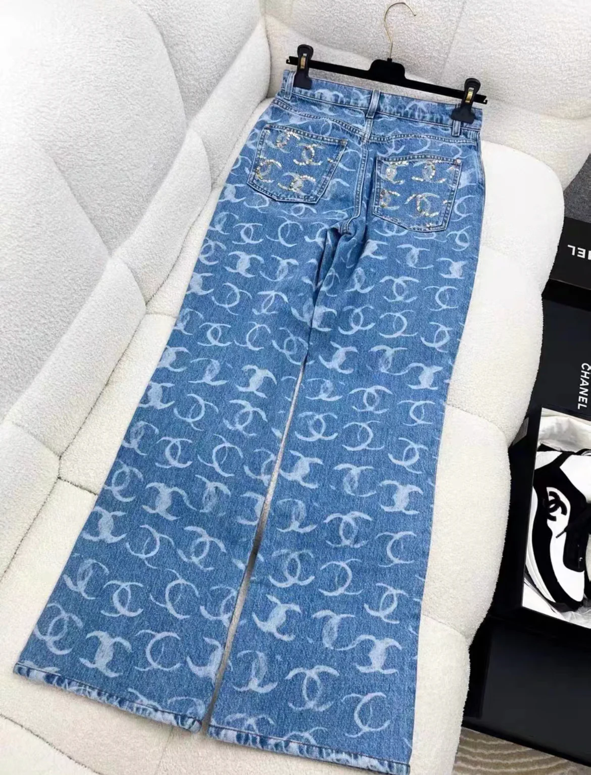 CHANEL 23B Logo Denim Sequin Pocket Jeans size 36 - Image 6