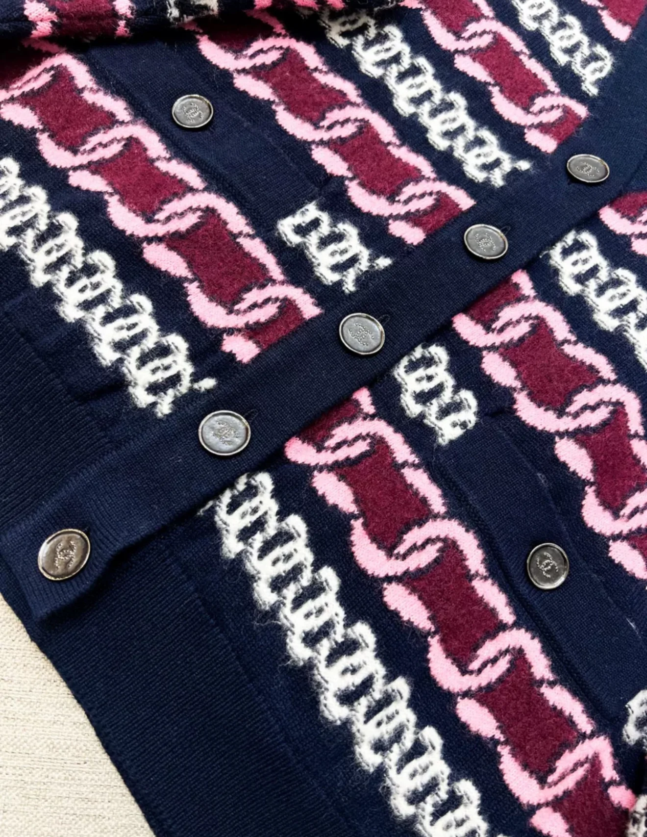 Chanel 23B Navy blue & Burgundy Cardigan - Image 5