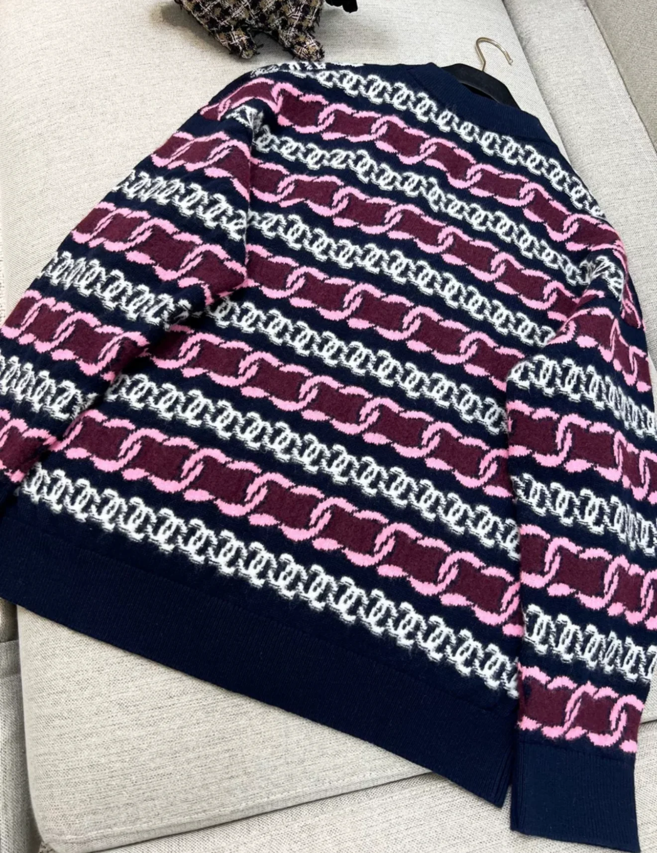 Chanel 23B Navy blue & Burgundy Cardigan - Image 6