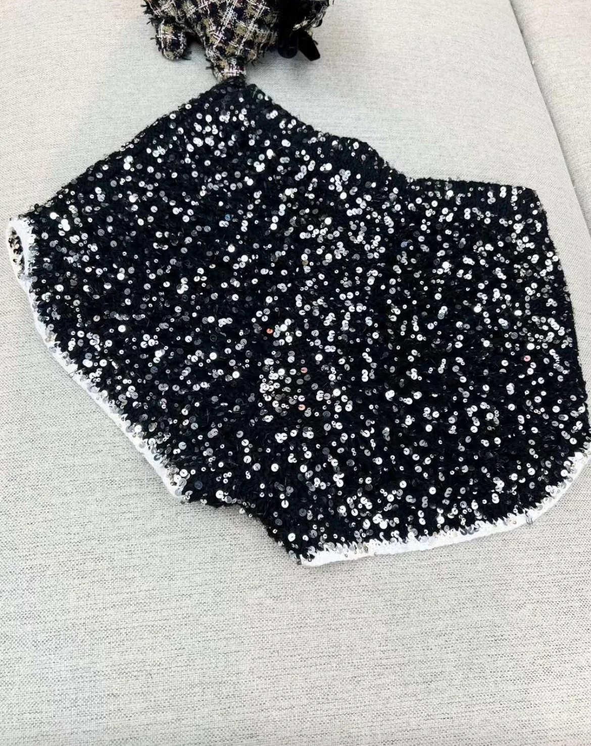 Chanel 23c black tweed sequin shorts size 34 - Image 5
