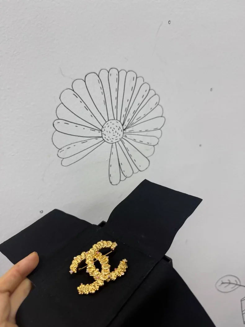 Chanel 23C double C gold shell rhinestone brooch