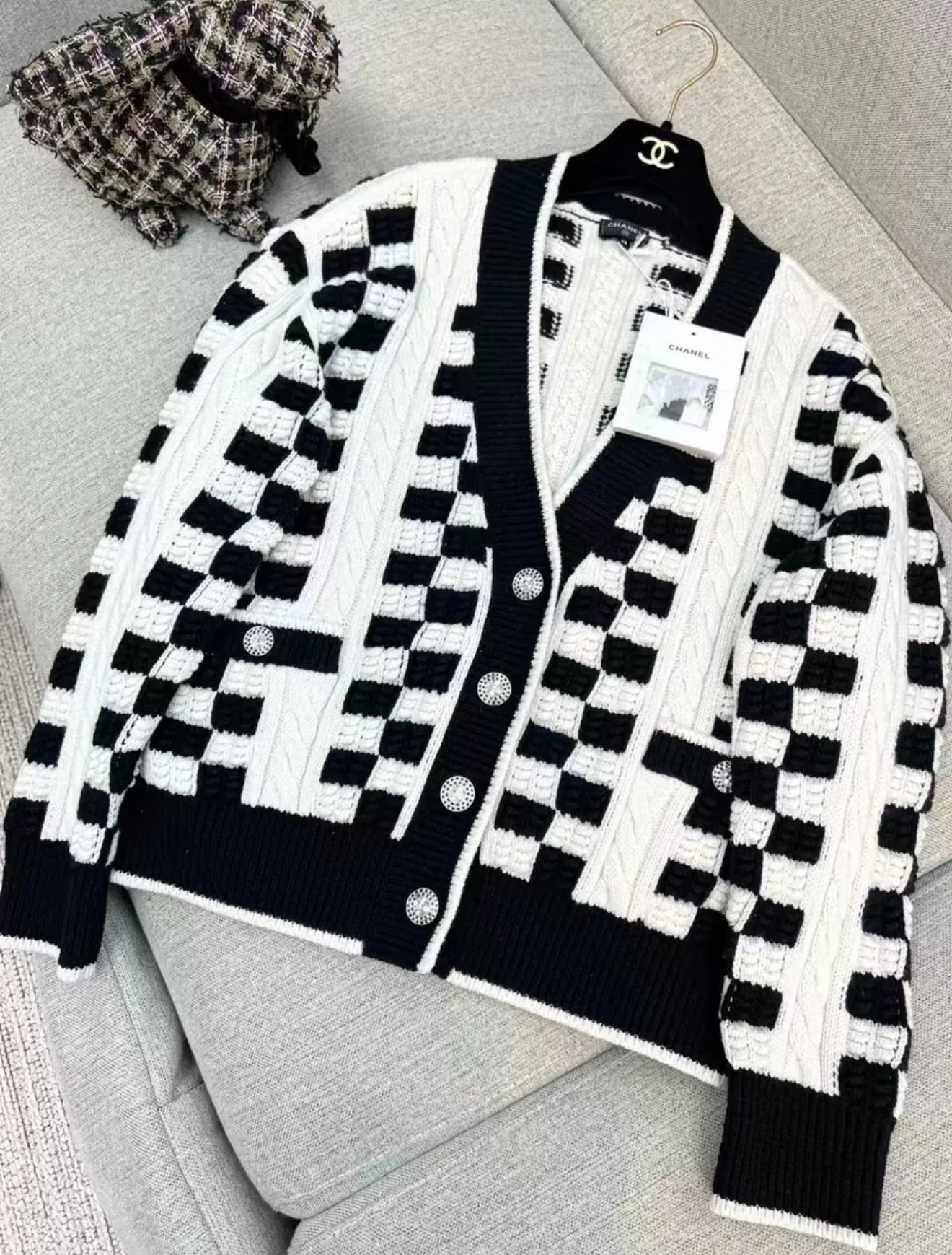 Chanel 23C Ecru & Black cardigan size 38