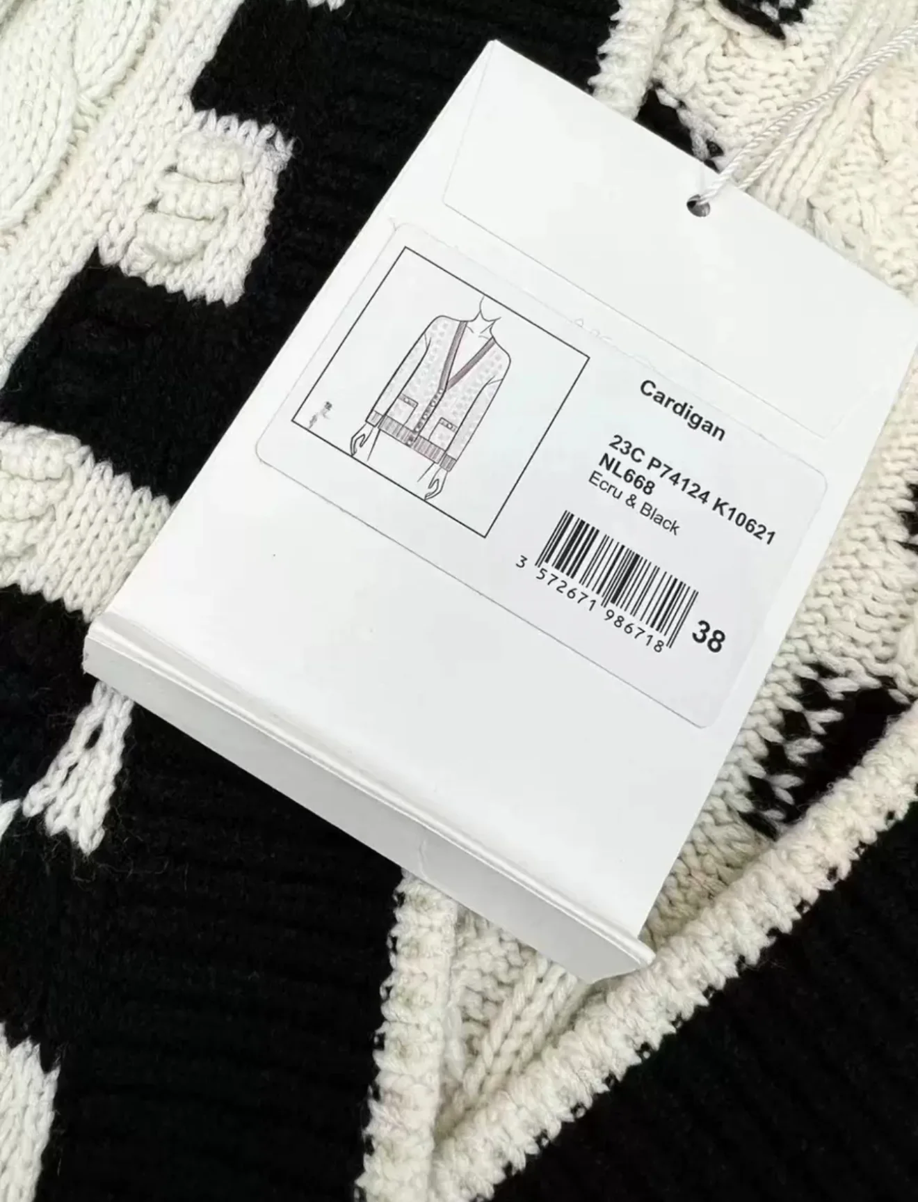 Chanel 23C Ecru & Black cardigan size 38 - Image 3