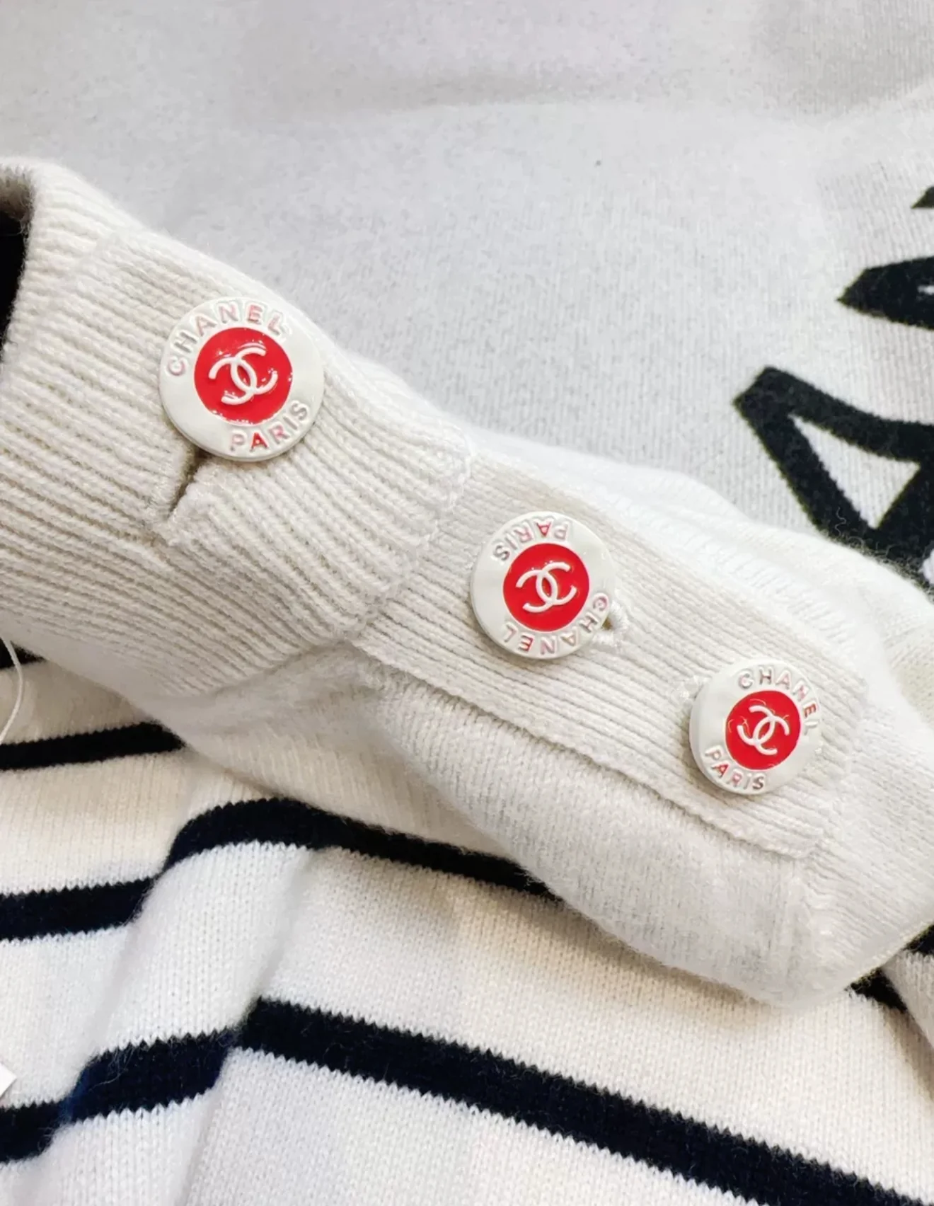Chanel 23C Ecru Knitted Sweater - Image 3