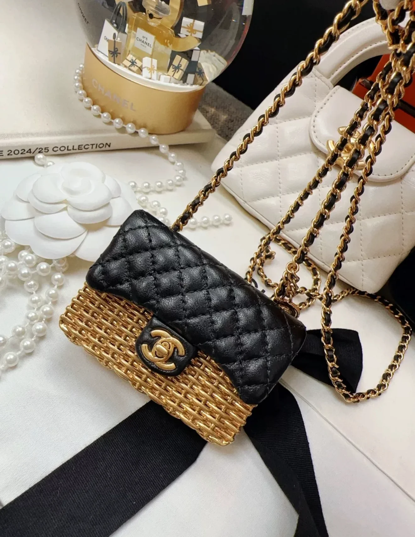 Chanel 23C Gold Metal Woven Chain Bag - Image 2