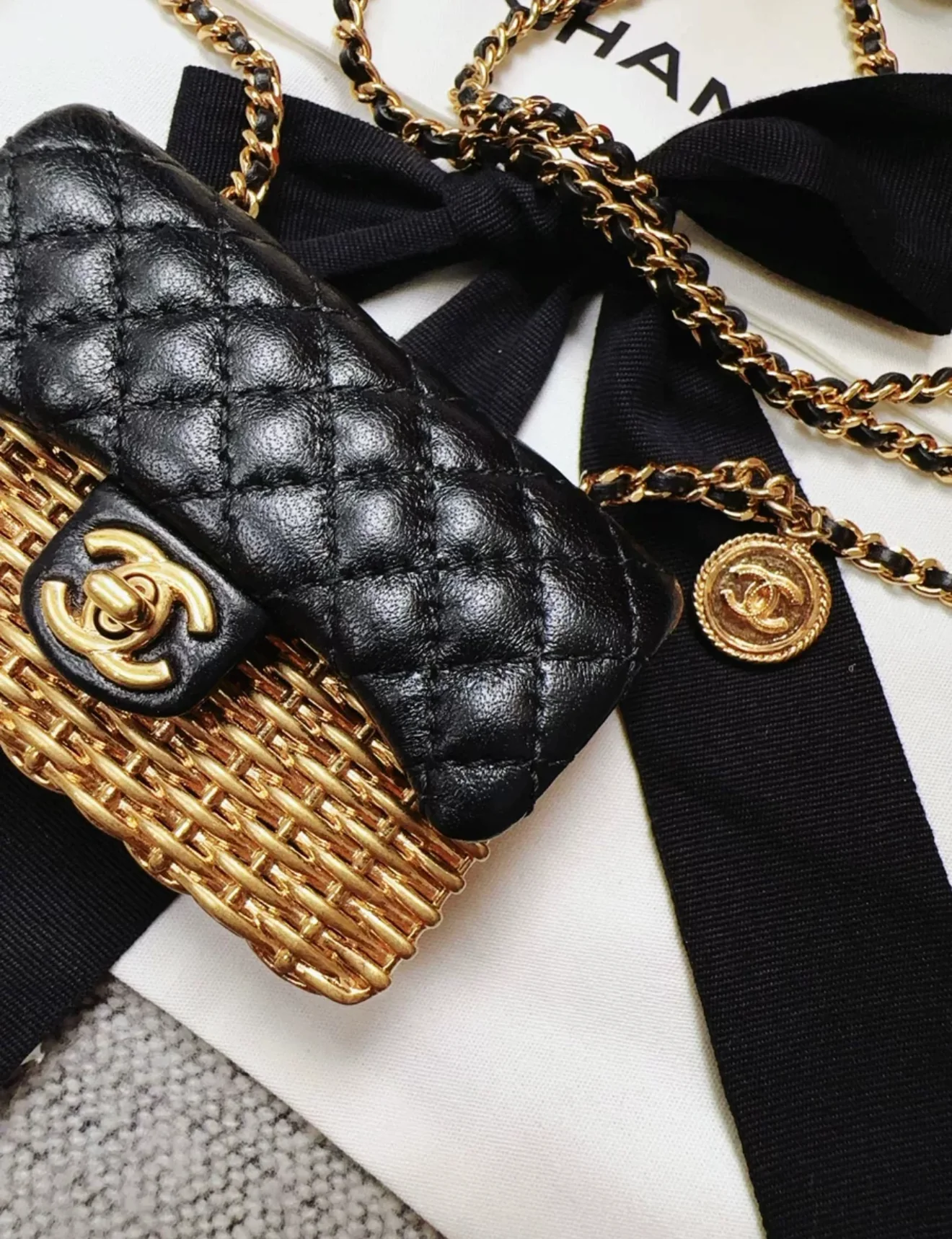 Chanel 23C Gold Metal Woven Chain Bag - Image 3