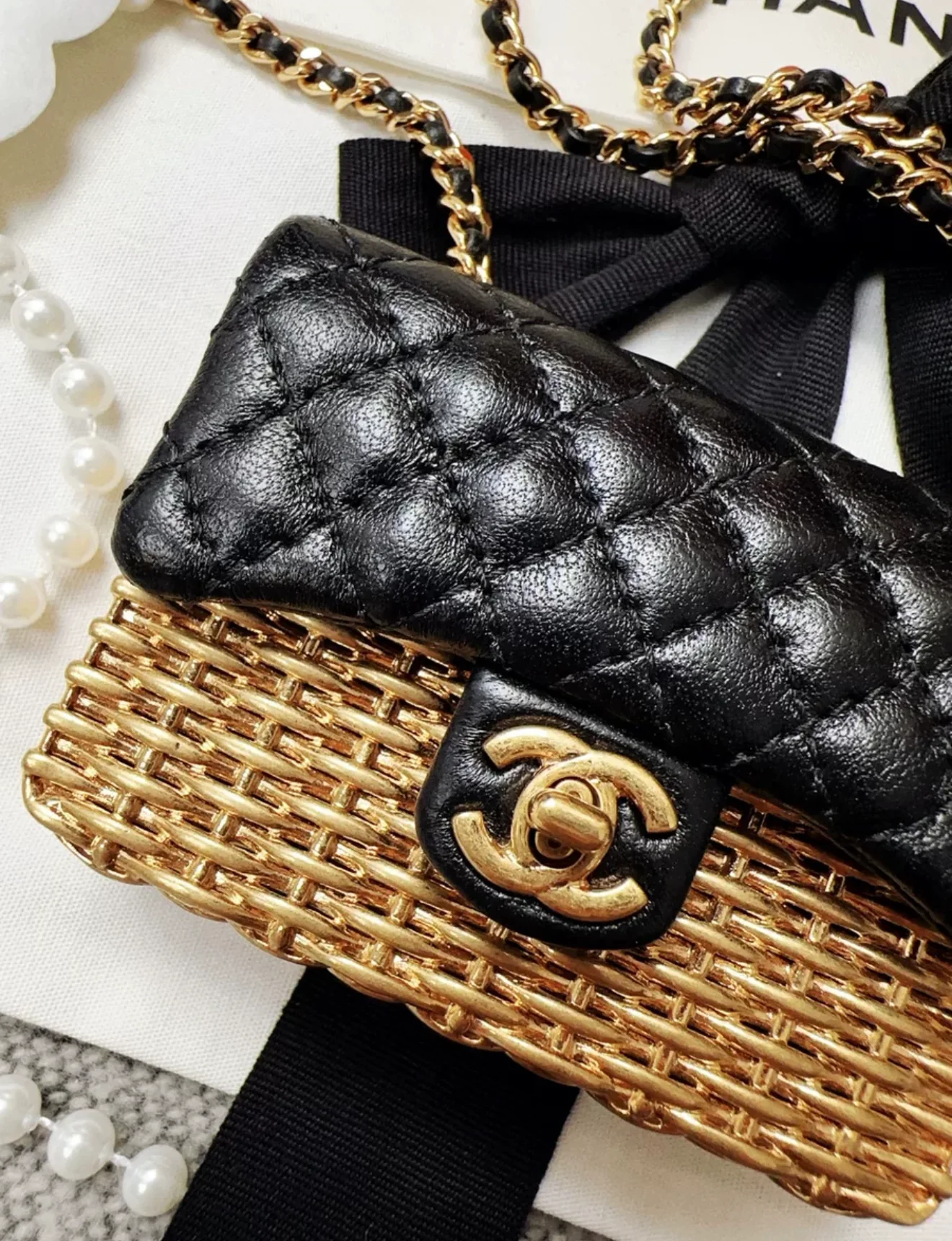Chanel 23C Gold Metal Woven Chain Bag - Image 4