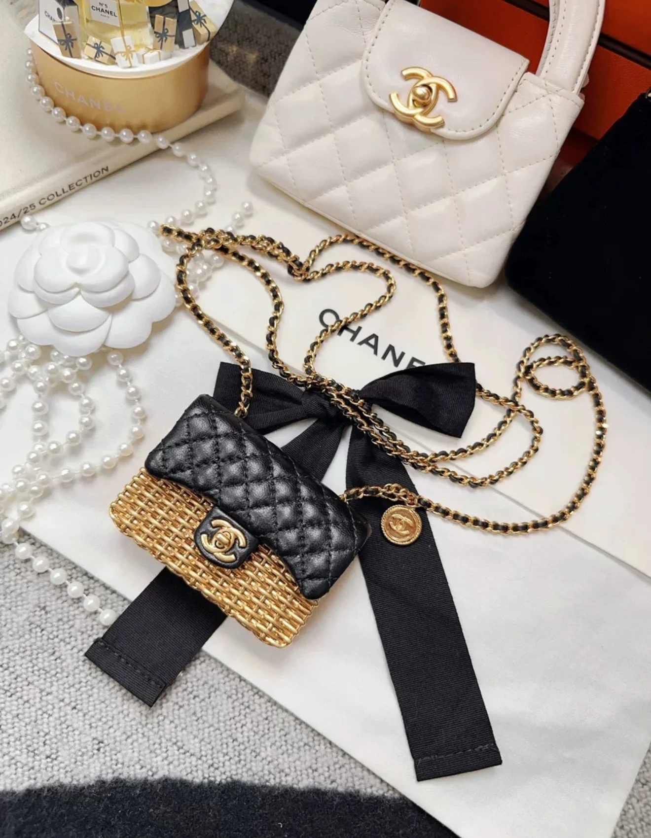 Chanel 23C Gold Metal Woven Chain Bag - Image 5