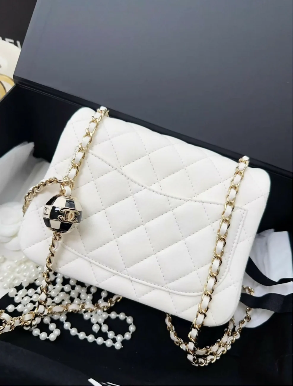 Chanel 23c white leather with gold Chain ball Bag - Image 2