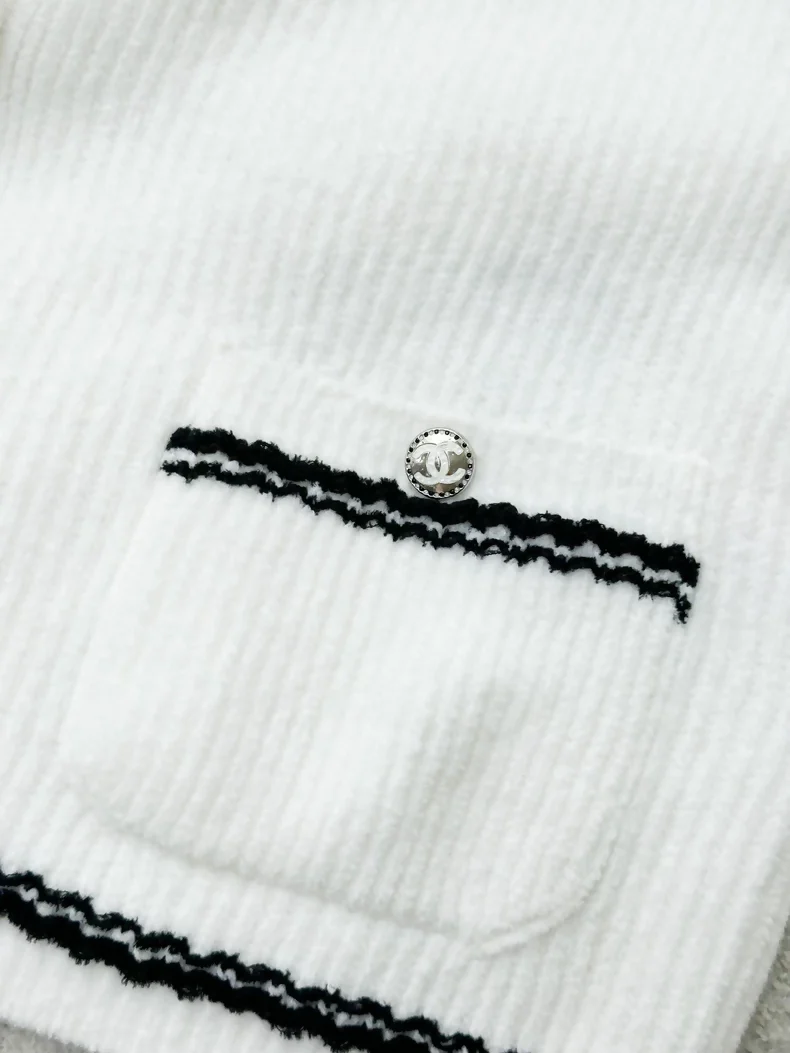 Chanel 23c White Terry knit cardigan number 5 - Image 4
