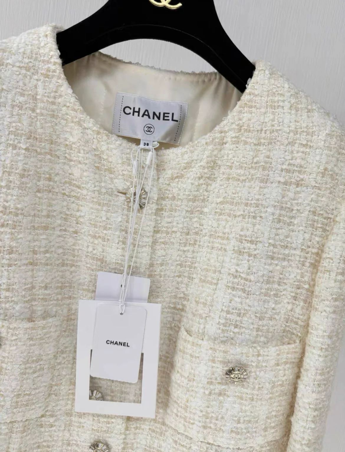 Chanel 23c white jacket size 38 - Image 2