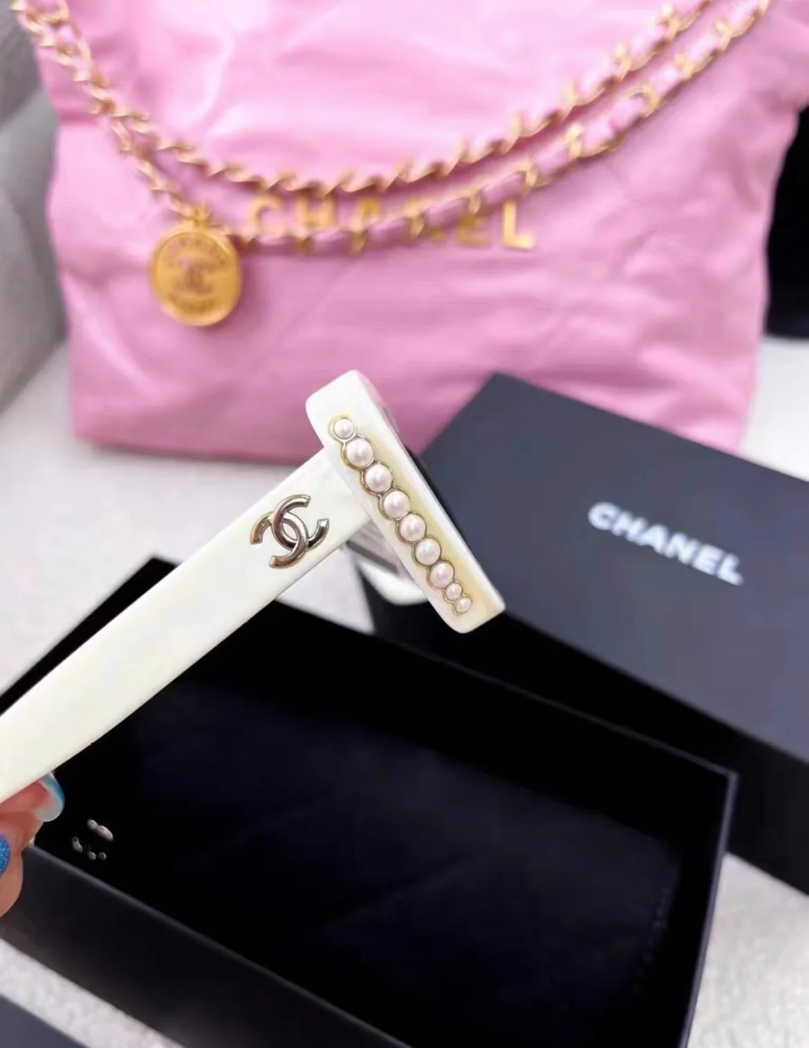 Chanel 23C white Pearl sunglasses - Image 2