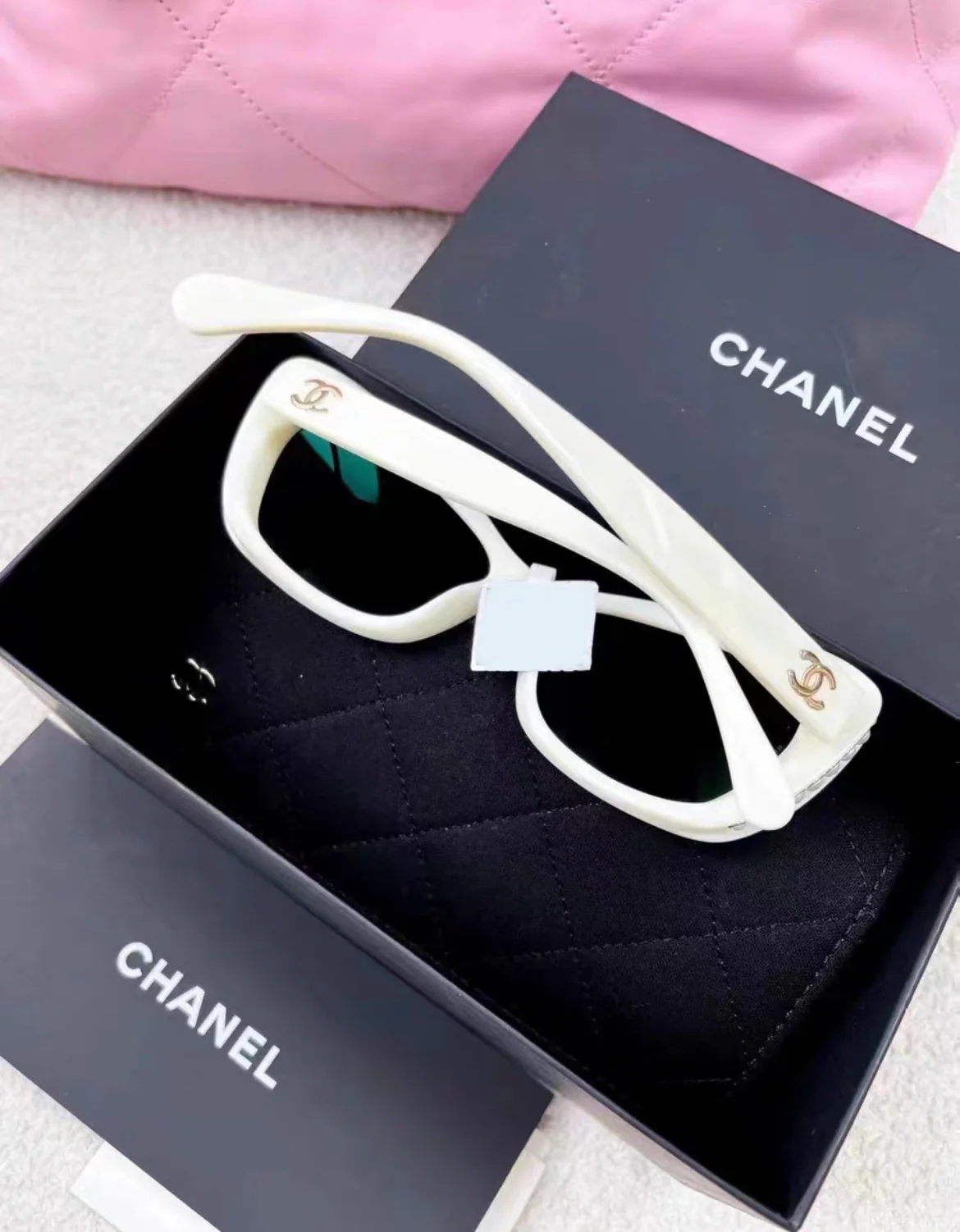 Chanel 23C white Pearl sunglasses - Image 3