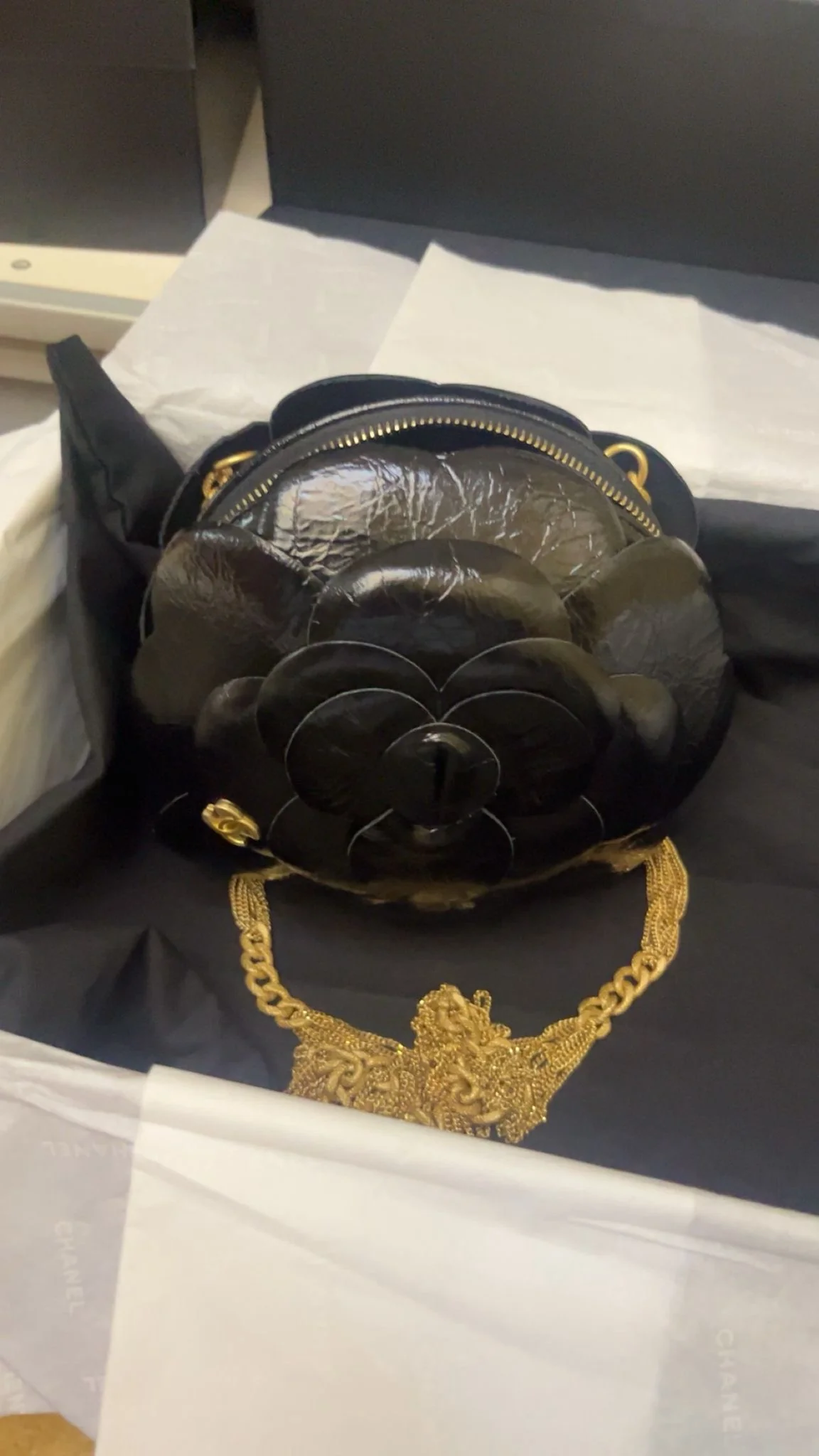 Chanel 23K Black Gold Camelia evening bag - Image 4