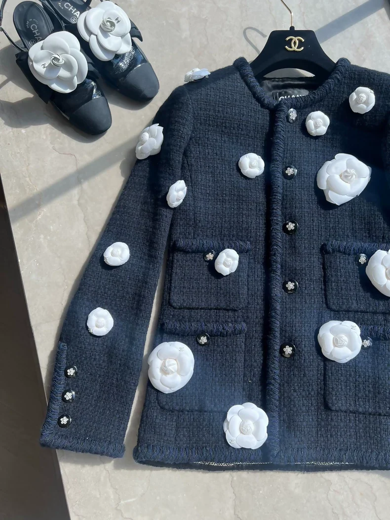 Chanel 23k black tweed white camelia jacket - Image 2