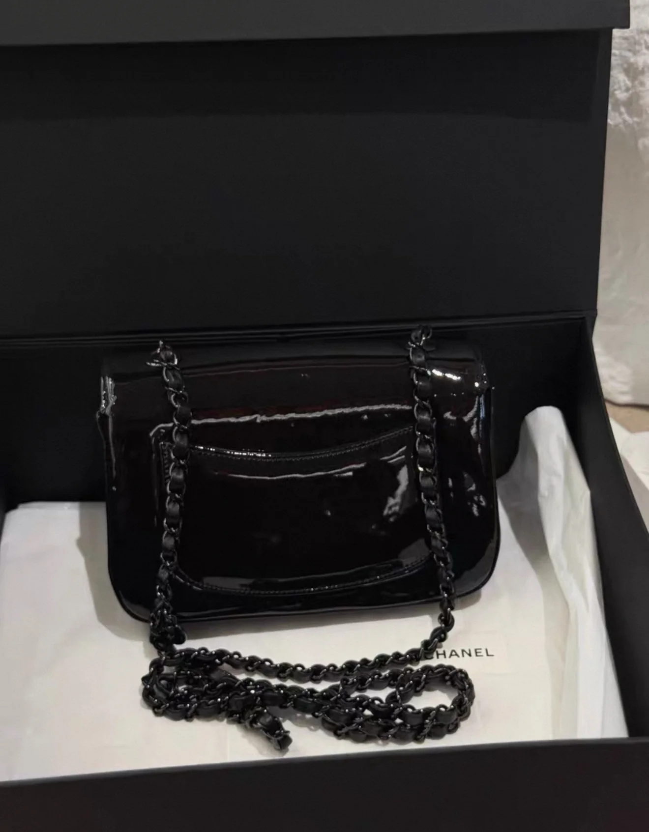 CHANEL 23K Black Patent Camellia Single Flap Bag Light Gold Hardware - Image 2