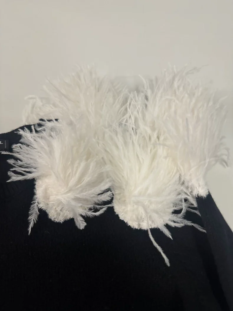 Chanel 23K black sweater with ostrich white feathers - Image 3