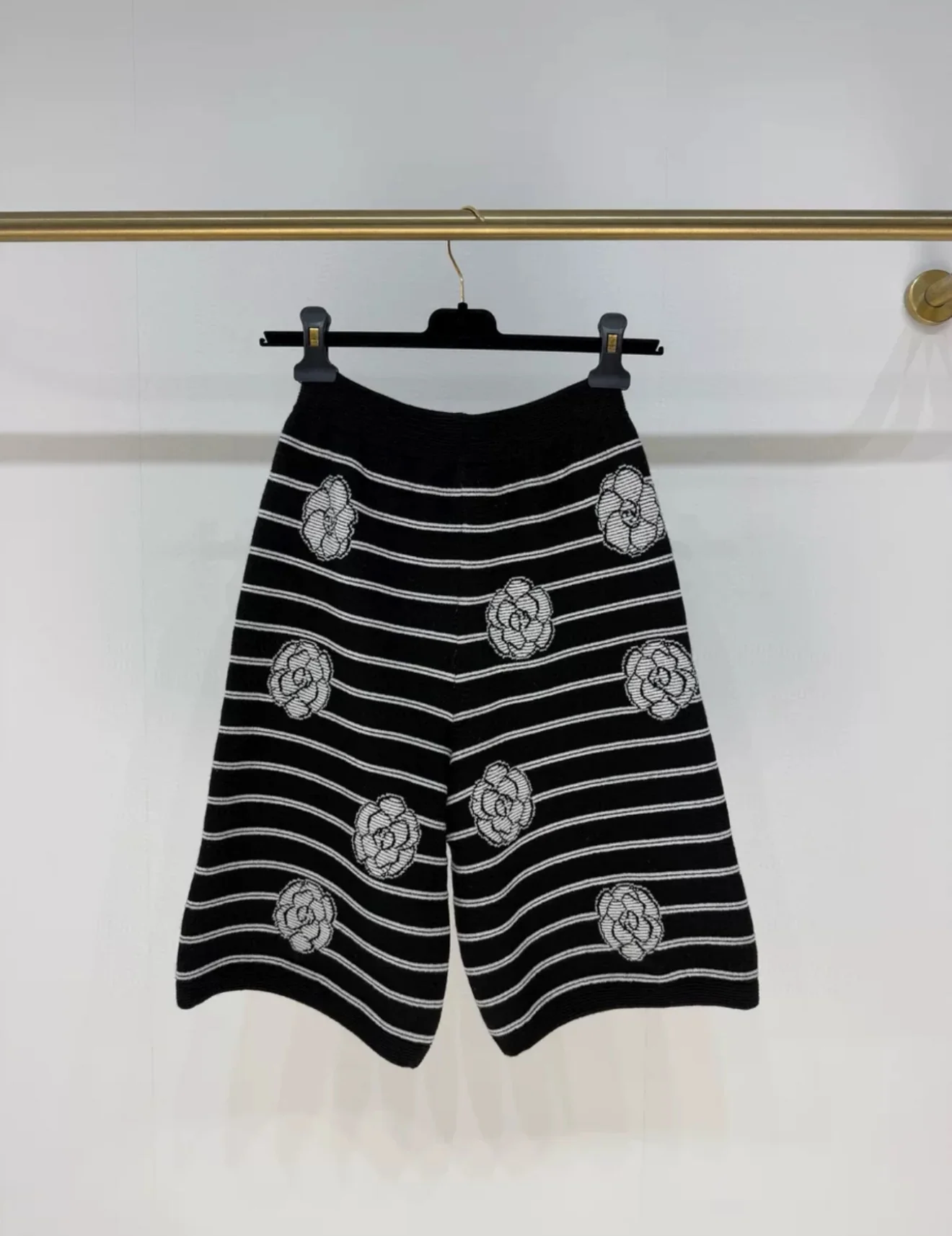 Chanel 23k Black & White Cashmere Bermuda Shorts - Image 3