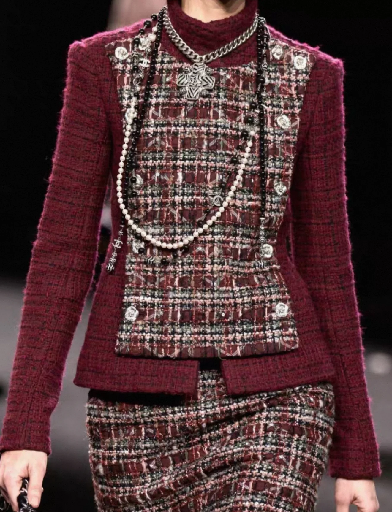 Chanel 23k Burgundy tweed Cardigan 38FR - Image 8