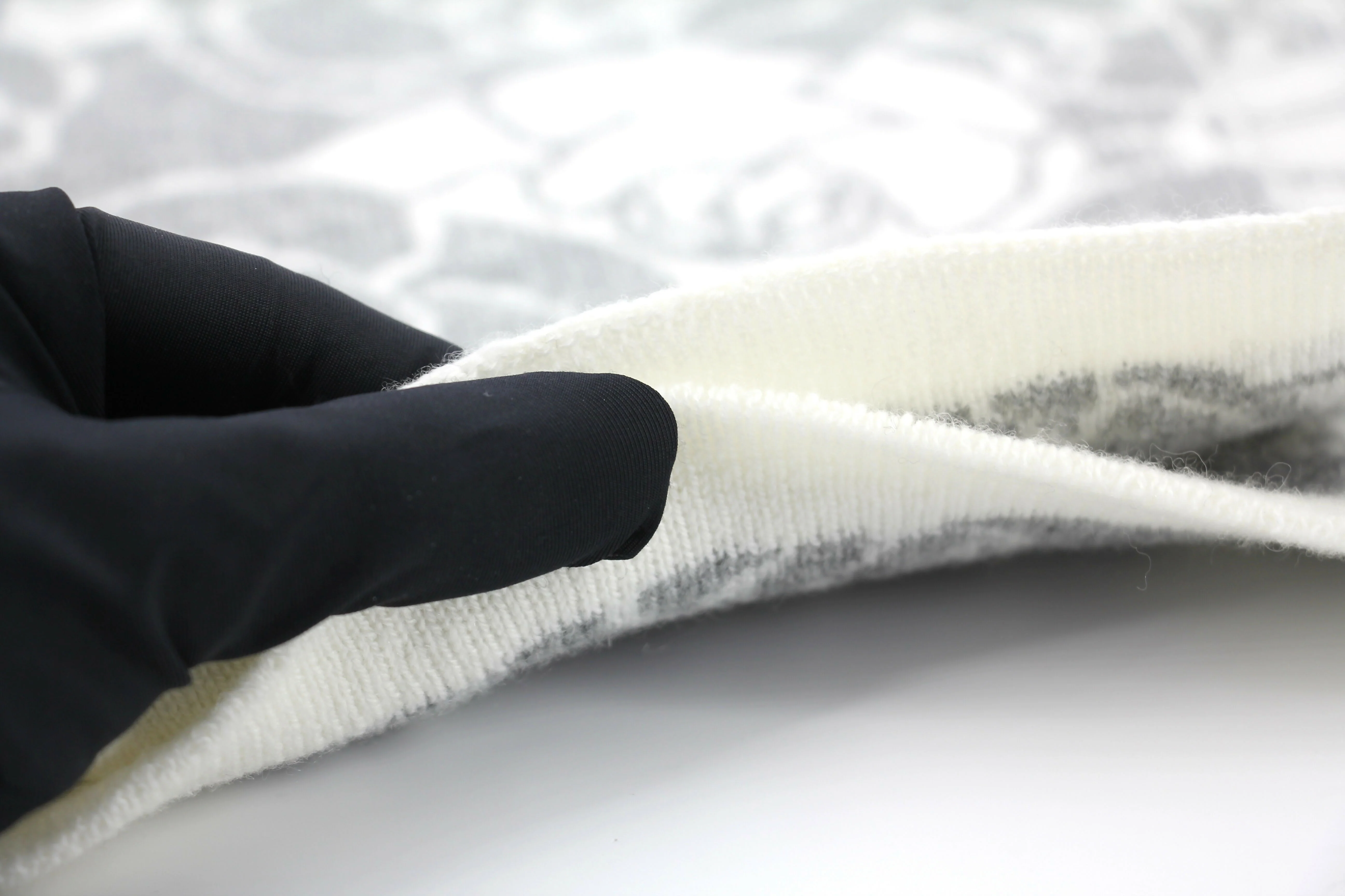 Chanel 23K Cotton Knitted Grey-white Camellia Scarf - Image 5